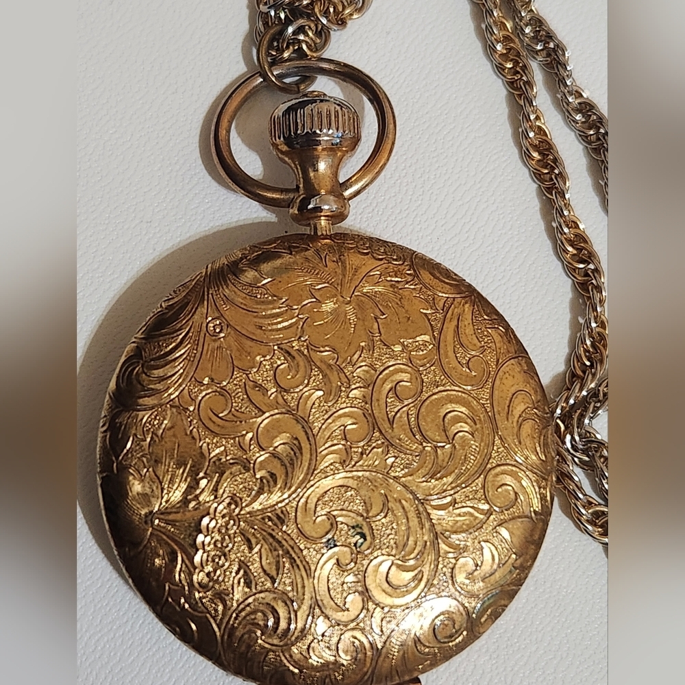 Estee Lauder Vintage Lucidity Compact Necklace - Picture 7 of 16